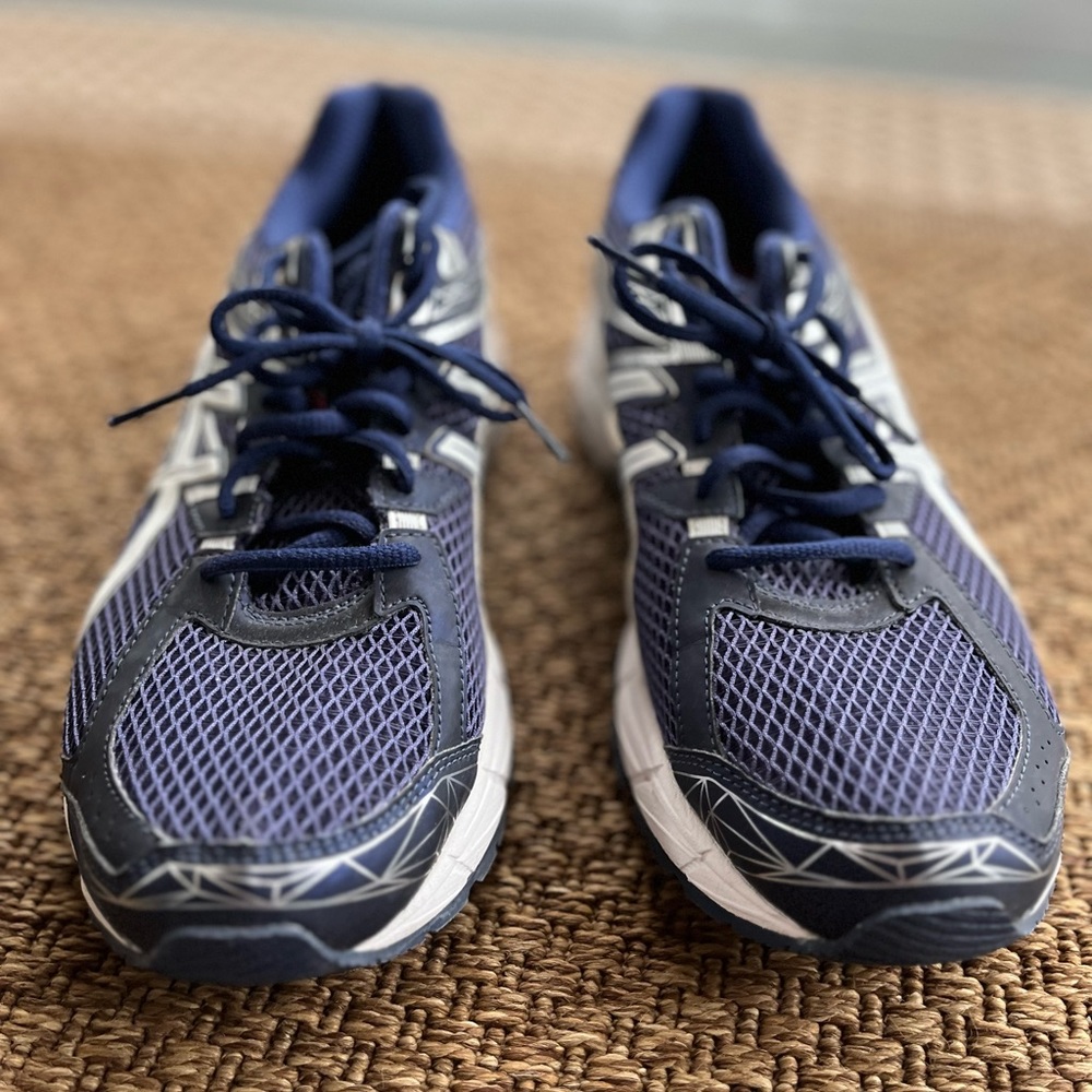 ASICS GT 1000 men’s size 10.5 running shoes. Navy. Duomax.